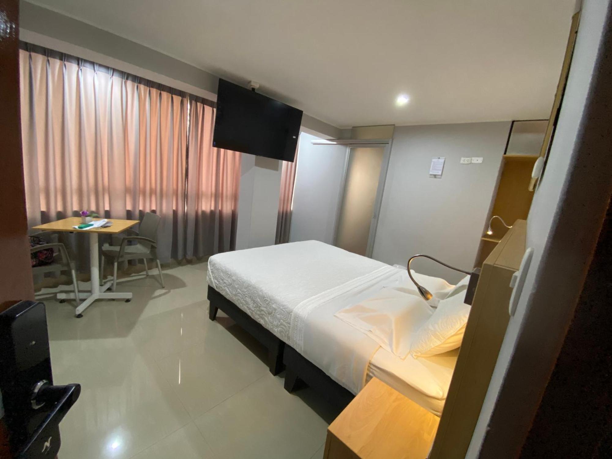 Millennium Hotel Corporative Сан-Висенте-де-Каньете Экстерьер фото